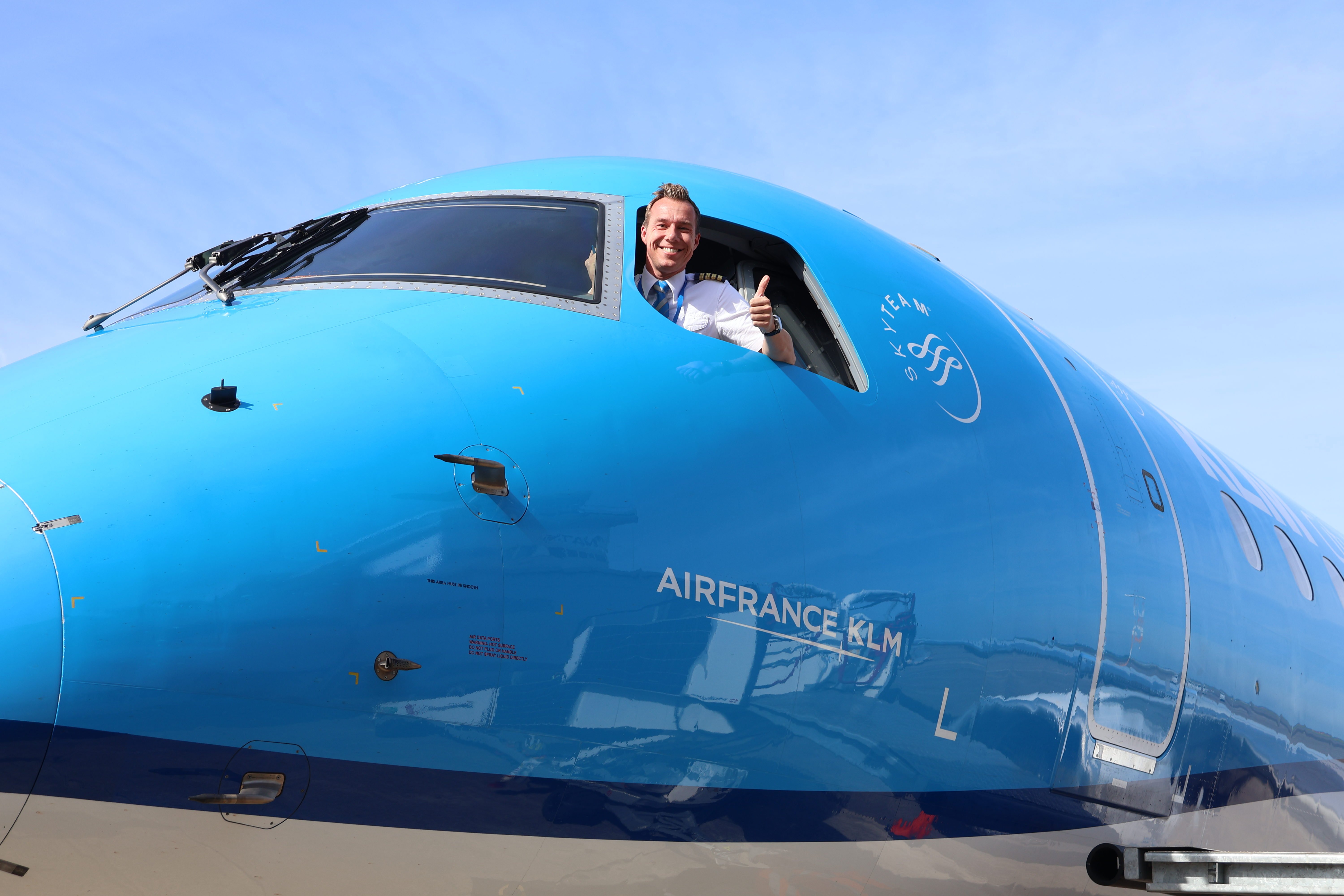KLM thumbs up